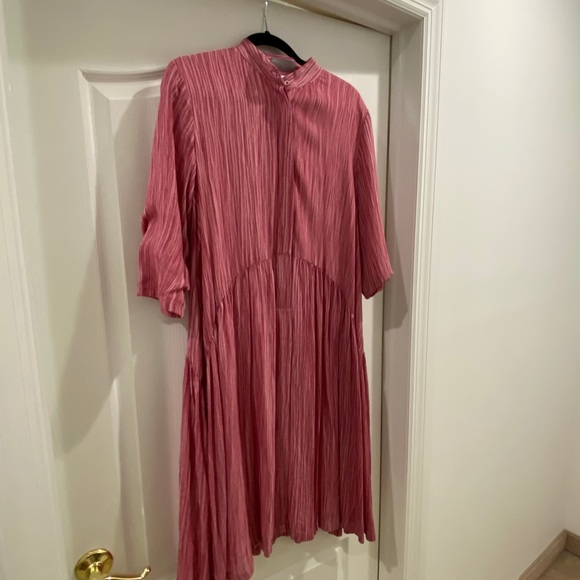 Flowy MIDI Dress - Picture 2 of 3